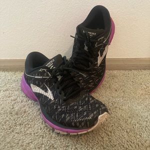 Brooks Launch 5 size 9.5